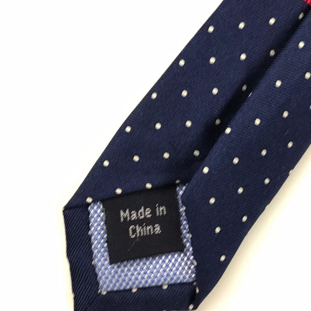 Tommy Hilfiger Men's 100% Silk Navy Blue Red Paisley Elegant Necktie 3.25